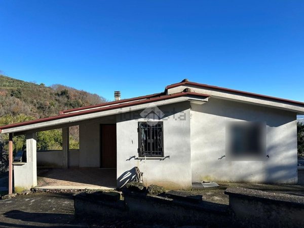casa indipendente in vendita ad Artena in zona Selvatico