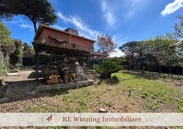 casa indipendente in vendita ad Artena in zona Macere