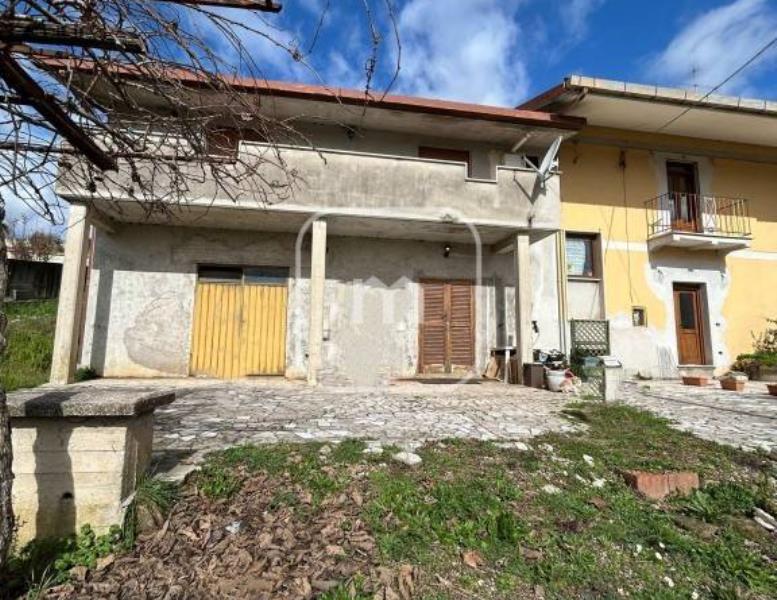 casa indipendente in vendita ad Artena in zona Colubro
