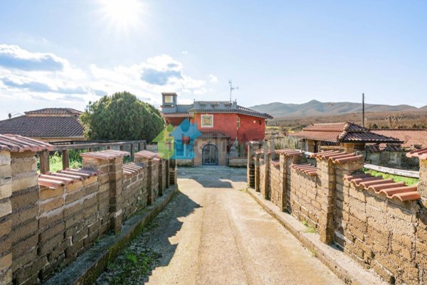 casa indipendente in vendita ad Artena in zona Macere