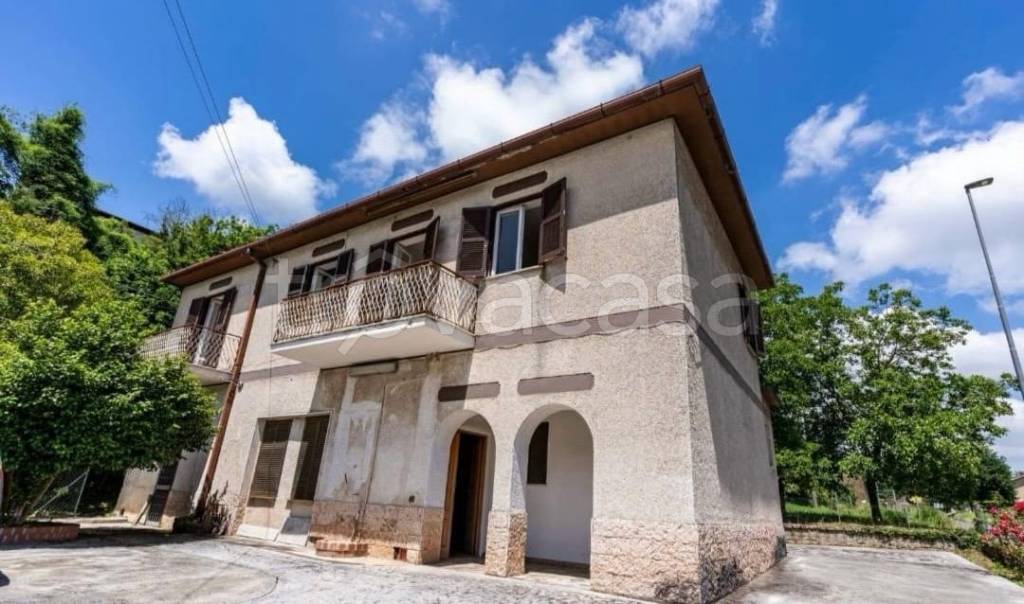 casa indipendente in vendita ad Artena in zona Macere