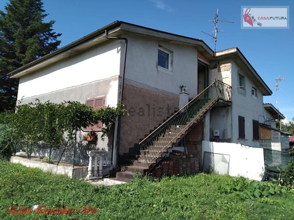 appartamento in vendita ad Artena in zona Maiotini