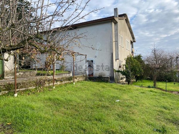 casa indipendente in vendita ad Artena in zona Colubro