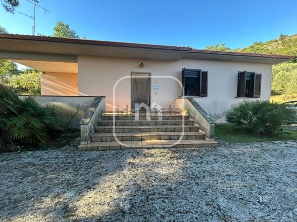 casa indipendente in vendita ad Artena