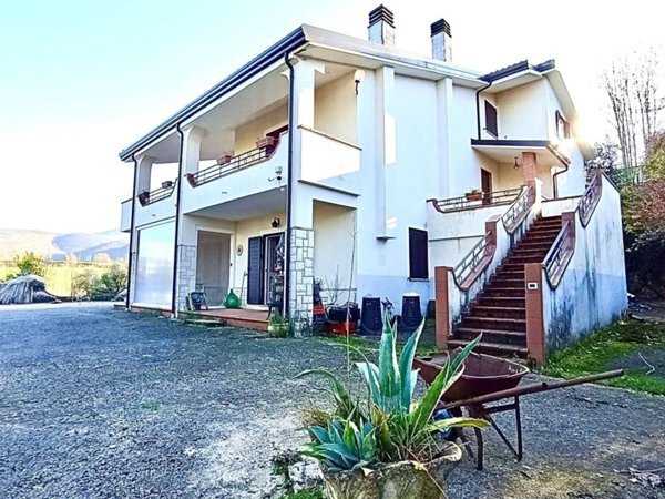 casa indipendente in vendita ad Artena