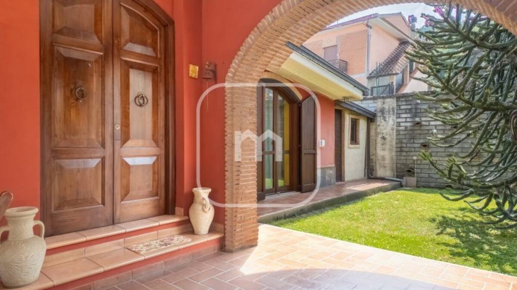 casa indipendente in vendita ad Artena in zona Selvatico