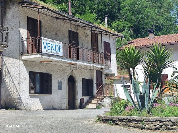 casa indipendente in vendita ad Artena in zona Maiotini
