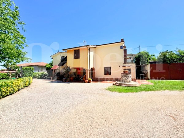 casa indipendente in vendita ad Artena in zona Macere