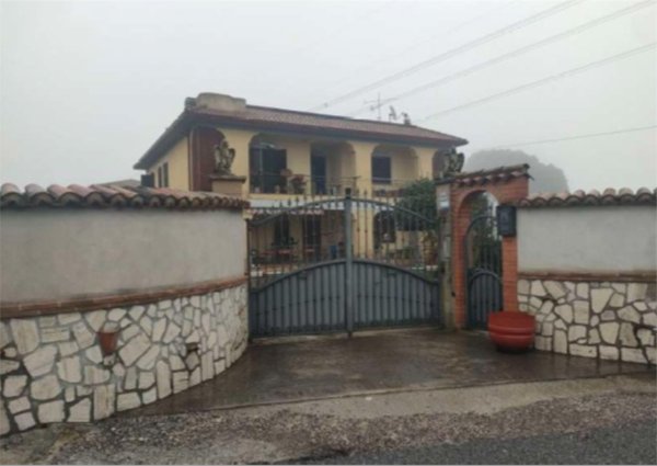 appartamento in vendita ad Artena in zona Macere