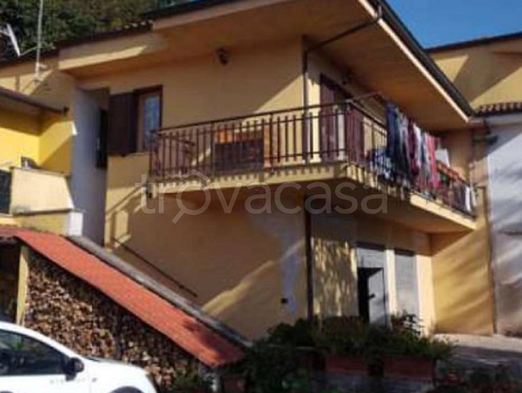 casa indipendente in vendita ad Artena in zona Macere