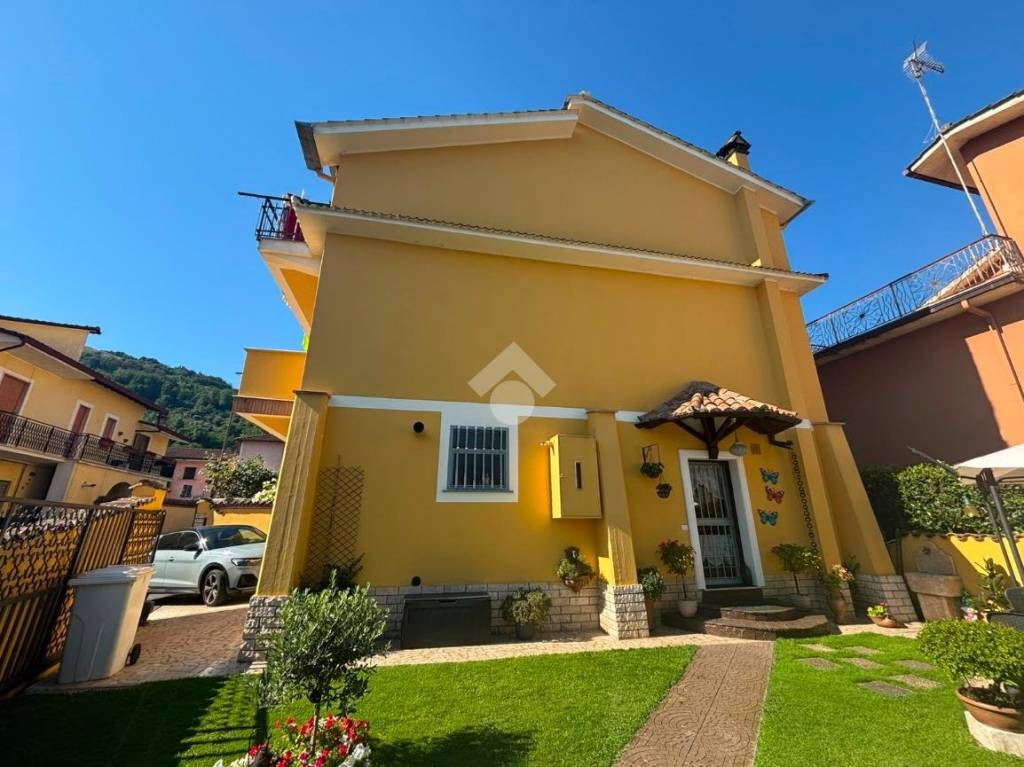 casa indipendente in vendita ad Artena in zona Abbazia