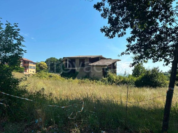 casa indipendente in vendita ad Artena in zona Maiotini