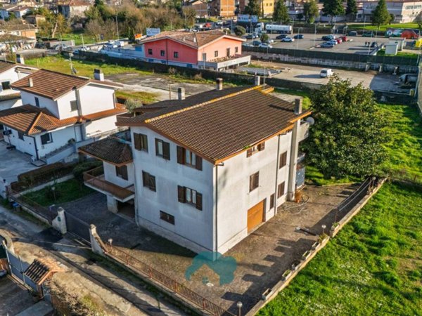 casa indipendente in vendita ad Artena in zona Valli