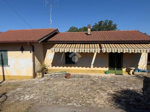 casa indipendente in vendita ad Artena in zona Macere