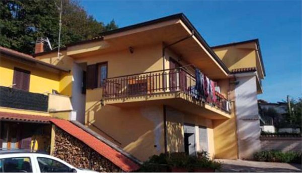 casa indipendente in vendita ad Artena in zona Macere