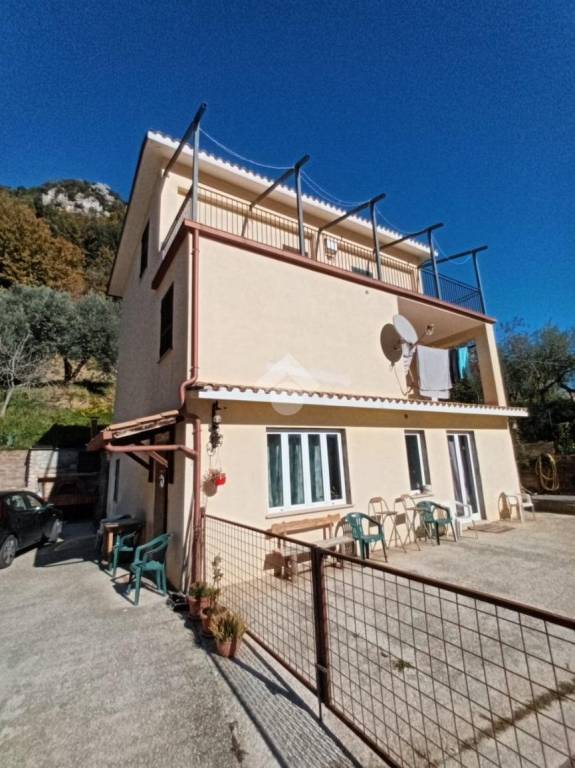 casa indipendente in vendita a Bellegra in zona Vadocanale