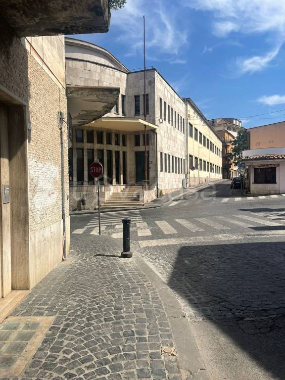 locale di sgombero in vendita a Bracciano