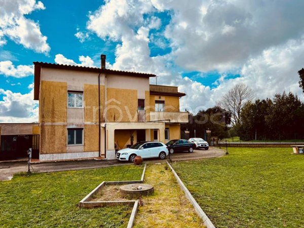 casa indipendente in vendita a Bracciano in zona Vigna di Valle