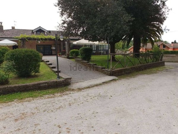 negozio in vendita a Bracciano