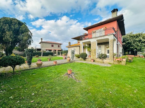 casa indipendente in vendita a Bracciano in zona Castel Giuliano