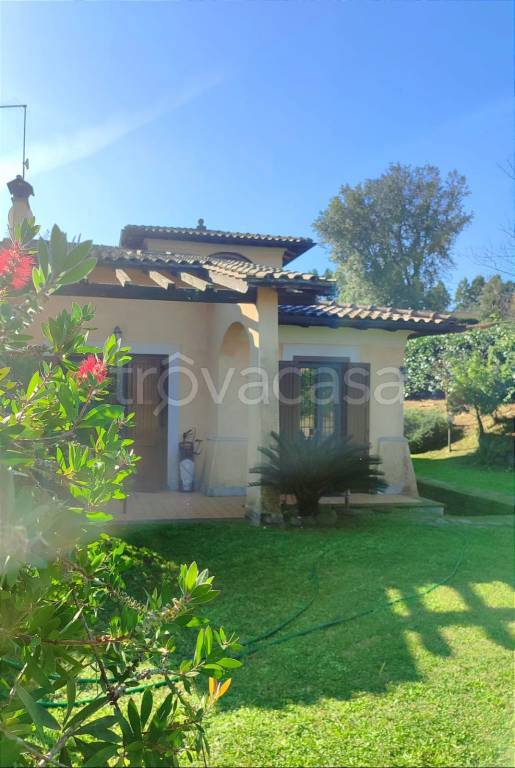 casa indipendente in vendita a Bracciano