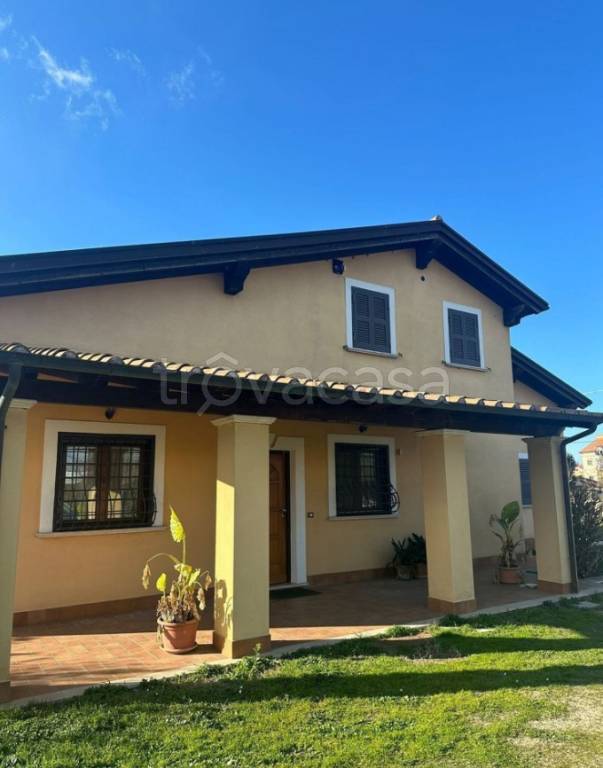 casa indipendente in vendita a Bracciano in zona Vigna di Valle