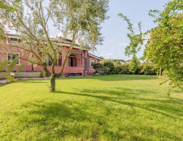 casa indipendente in vendita a Bracciano