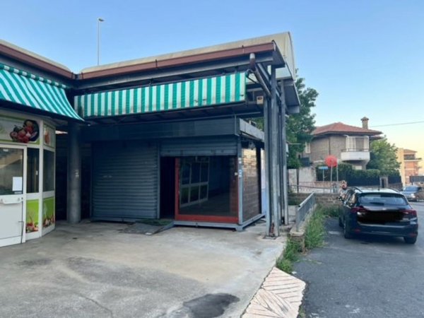 locale commerciale in vendita a Bracciano