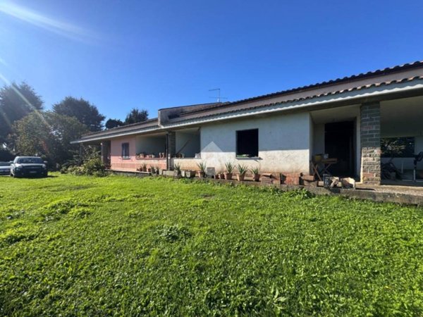 casa indipendente in vendita a Bracciano in zona Vigna di Valle