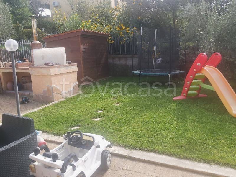 casa indipendente in vendita a Bracciano in zona Castel Giuliano