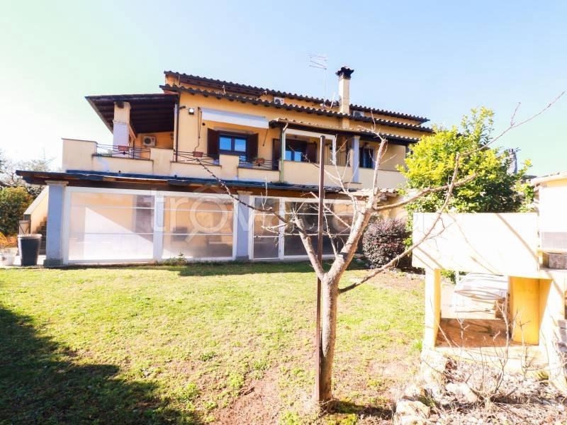 casa indipendente in vendita a Bracciano