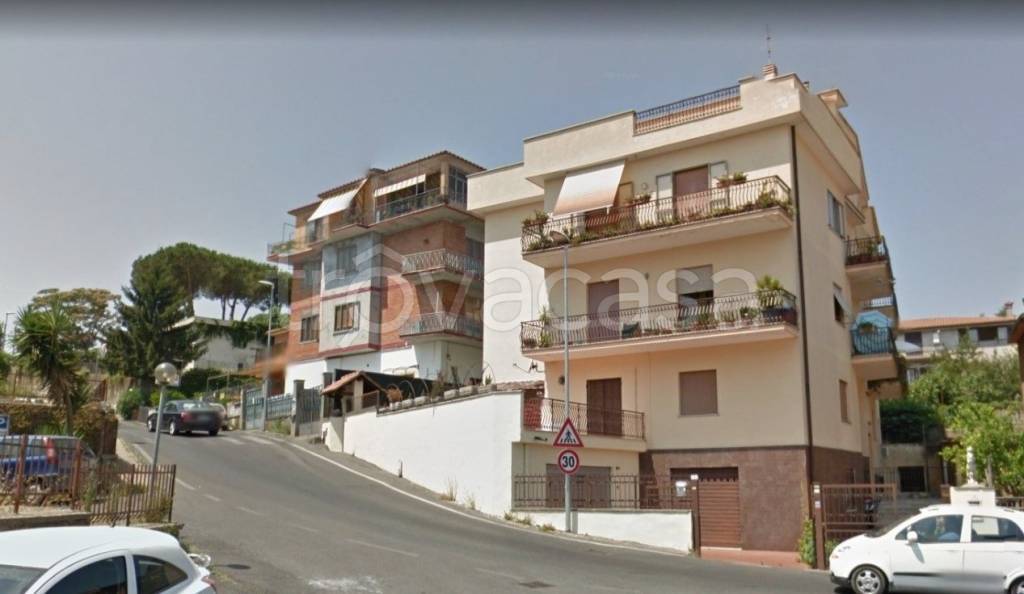 locale di sgombero in vendita a Bracciano