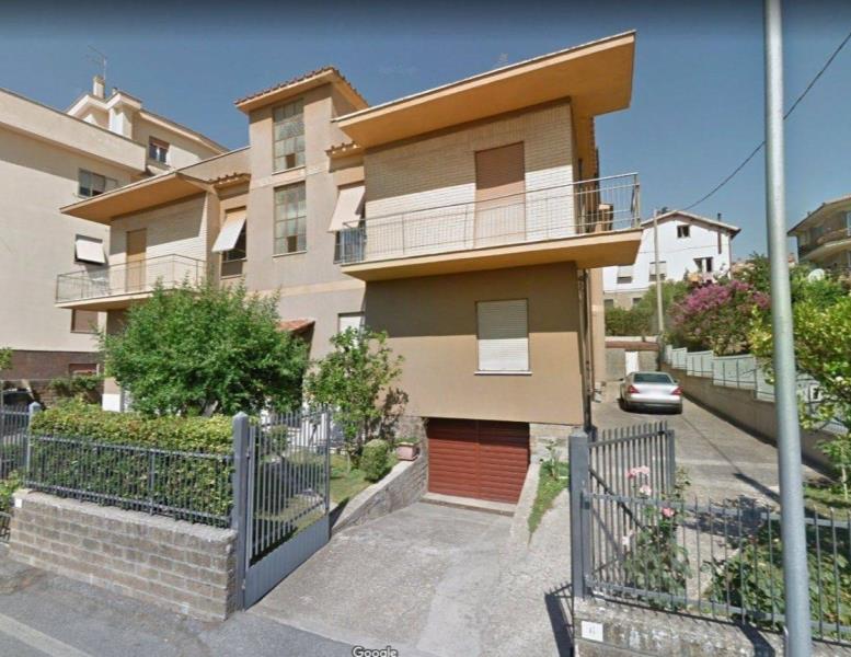 locale di sgombero in vendita a Bracciano