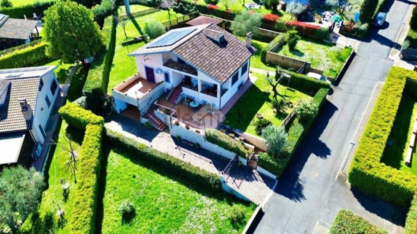 casa indipendente in vendita a Bracciano