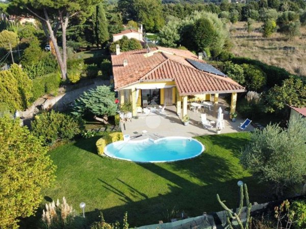 casa indipendente in vendita a Bracciano