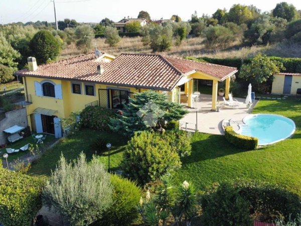 casa indipendente in vendita a Bracciano