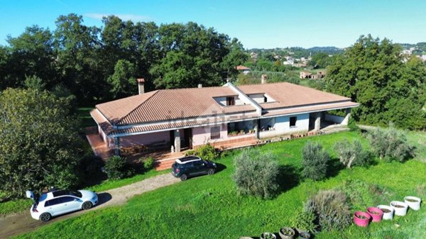 casa indipendente in vendita a Bracciano in zona Vigna di Valle