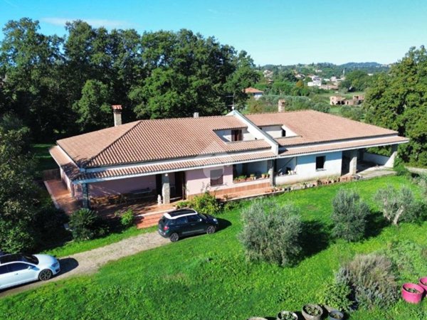 casa indipendente in vendita a Bracciano in zona Vigna di Valle