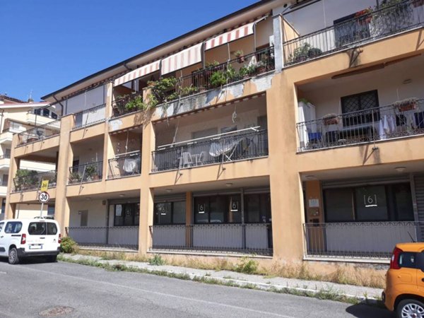negozio in vendita a Bracciano
