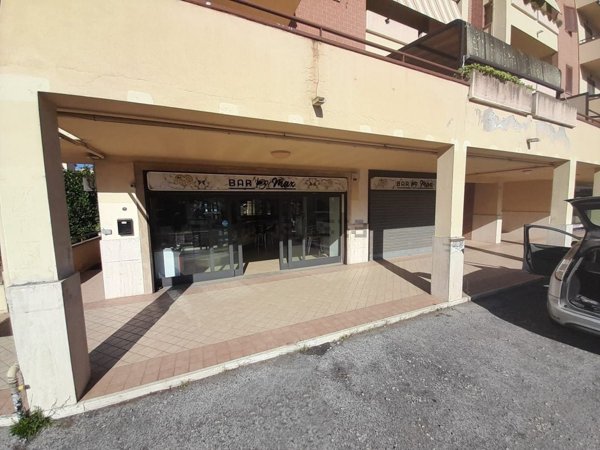 locale commerciale in vendita a Bracciano