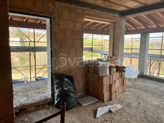 casa indipendente in vendita a Bracciano in zona Pisciarelli