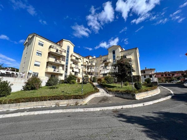 locale commerciale in vendita a Bracciano