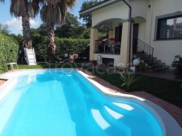casa indipendente in vendita a Bracciano in zona Pisciarelli