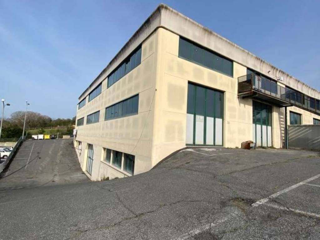 capannone in vendita a Bracciano