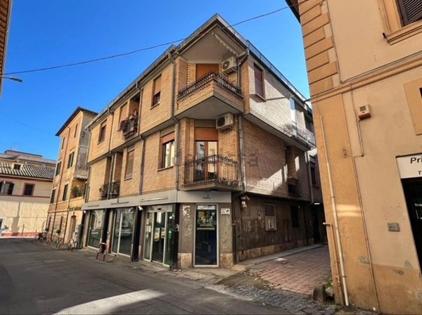 locale commerciale in vendita a Bracciano