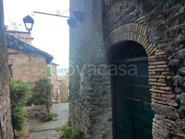 locale commerciale in vendita a Bracciano