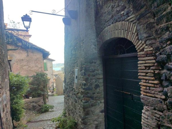 locale commerciale in vendita a Bracciano