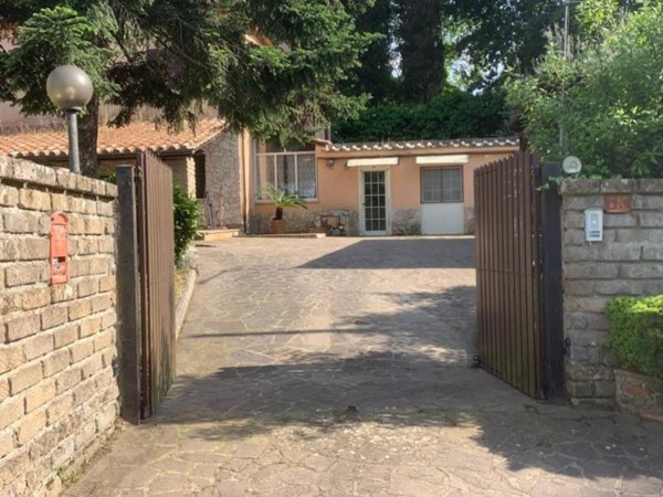 casa indipendente in vendita a Bracciano