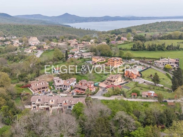 casa indipendente in vendita a Bracciano in zona Pisciarelli