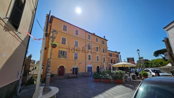 locale commerciale in vendita a Bracciano